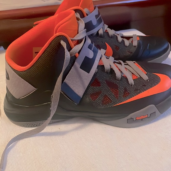 Nike LeBron Zoom Soldier 6 Black Orange 2012 Size 9.5 Men’s Straps - Picture 1 of 5